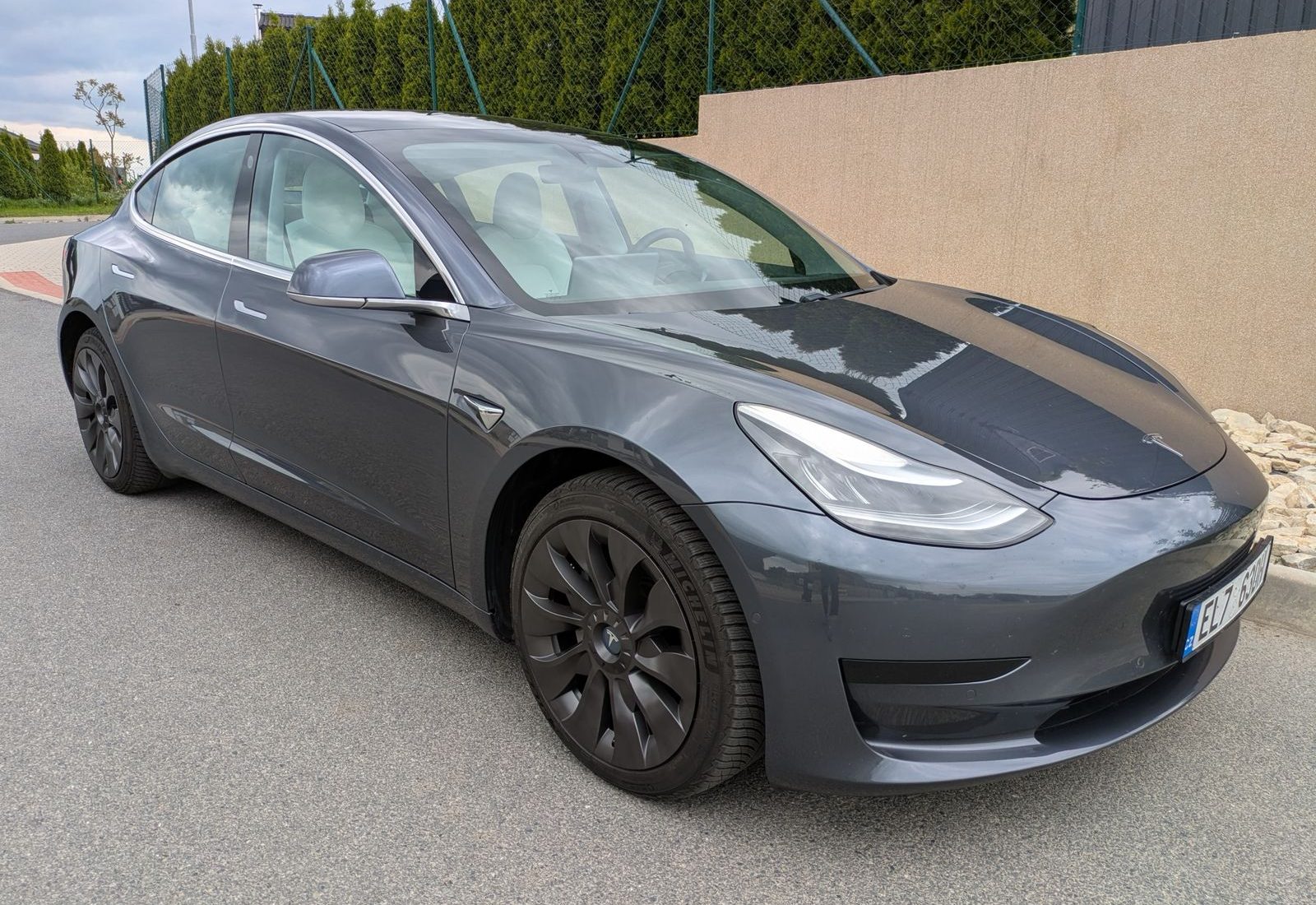 Tesla Model 3 Standard Range Plus, 54kWh, SOH 87% – fotografie 1 z 14